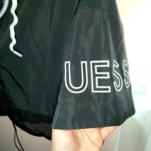 Guess brand cropped sporty short sleeve top mesh bottom & drawstring size L NWOT - Picture 2 of 5